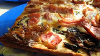 Tarta boćwinowa z szynką Tarta boćwinowa z szynką