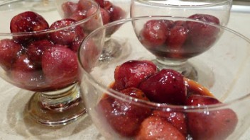 Truskawki na ciepło z balsamico Truskawki na ciepło z balsamico