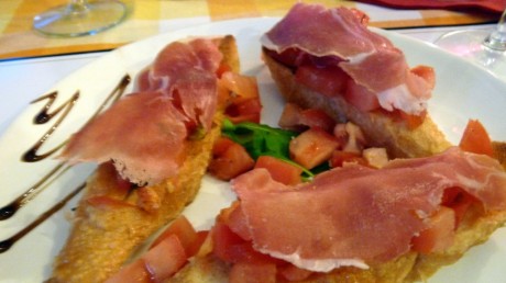 Bruschetta z szynką parmeńską