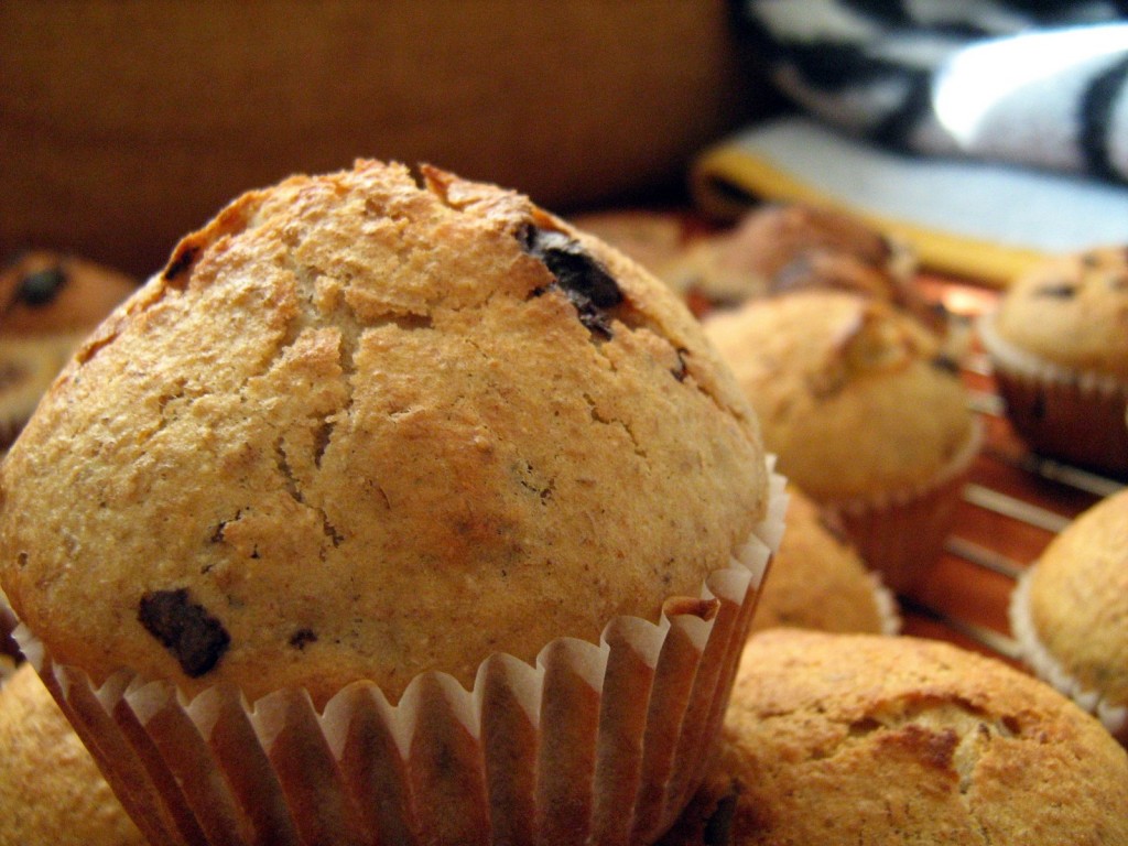 Muffiny z czekoladą, rodzynkami i kandyzowanym ananasem