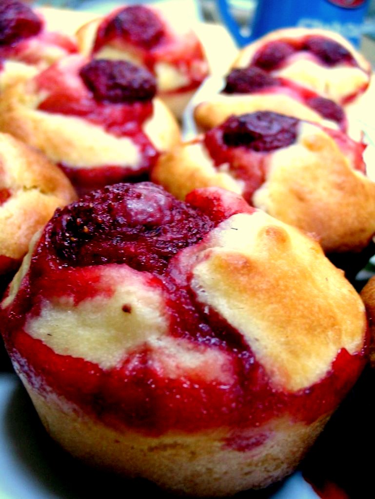 Muffiny z truskawkami na dwa sposoby