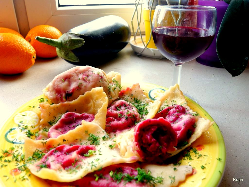 Różowe ravioli z buraczkami