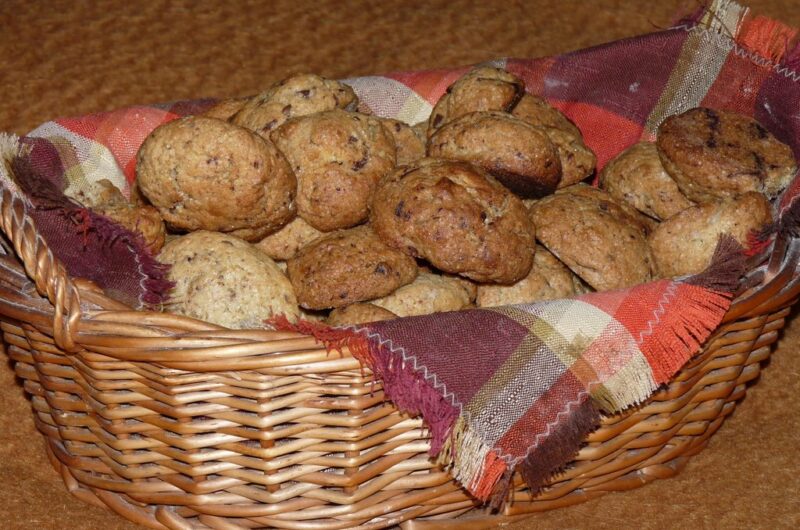 Pieguski — kruche ciasteczka z orzechami i czekoladą