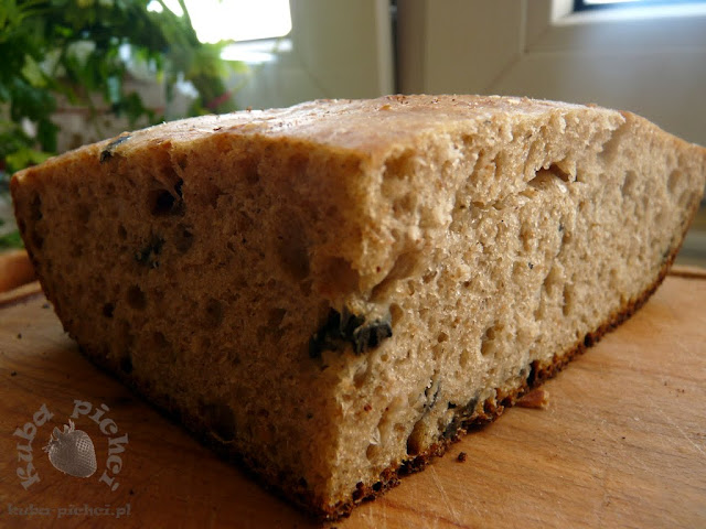Pan de Horiadaki – grecki chleb na zakwasie z oliwkami