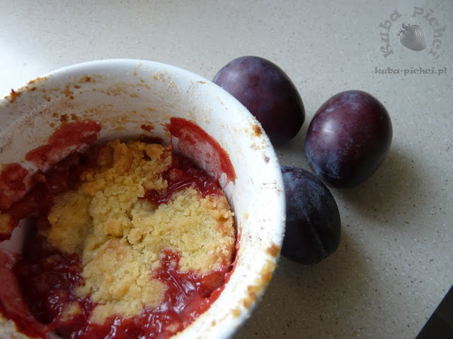 Crumble z jabłkami lub śliwkami