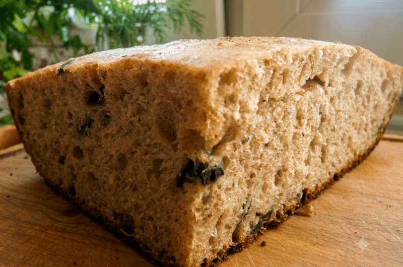 Pan de Horiadaki – grecki chleb na zakwasie z oliwkami