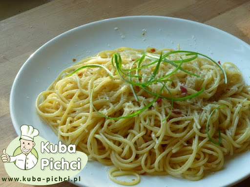 Spaghetti aglio olio e peperoncino