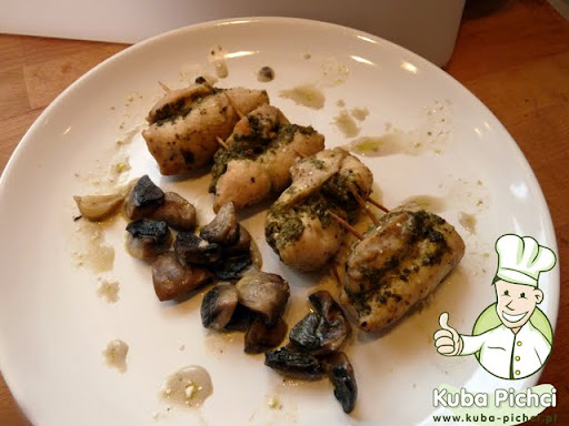 Roladki drobiowe zawijane z pesto