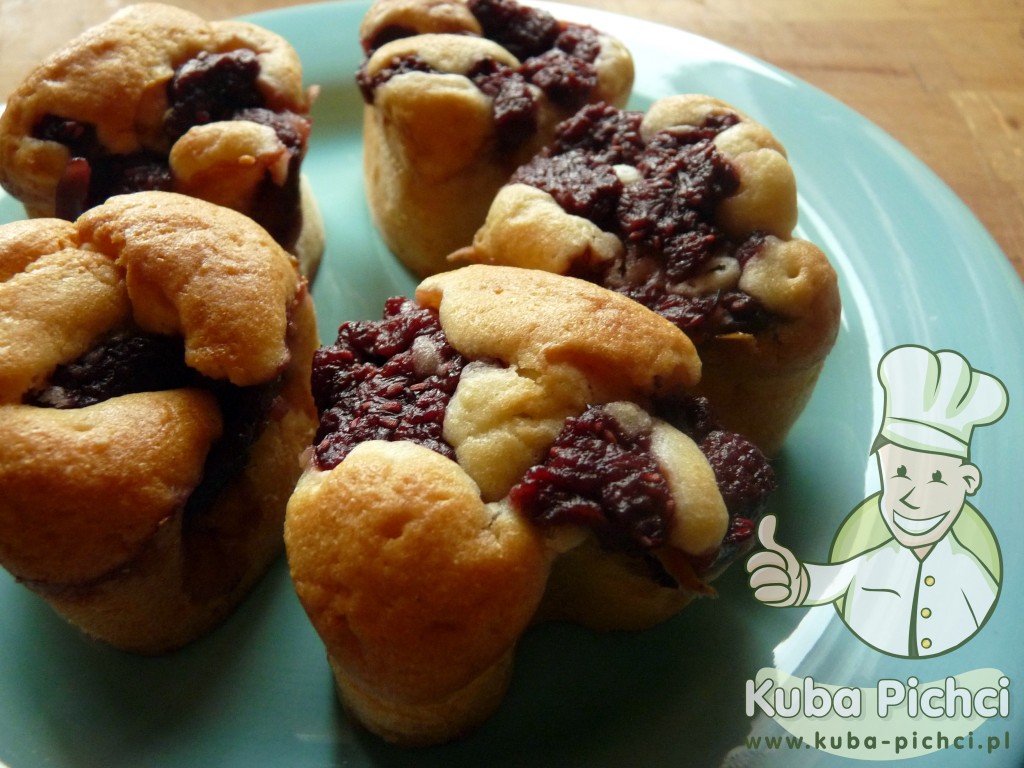 Muffinki malinowe z kwaśną śmietaną