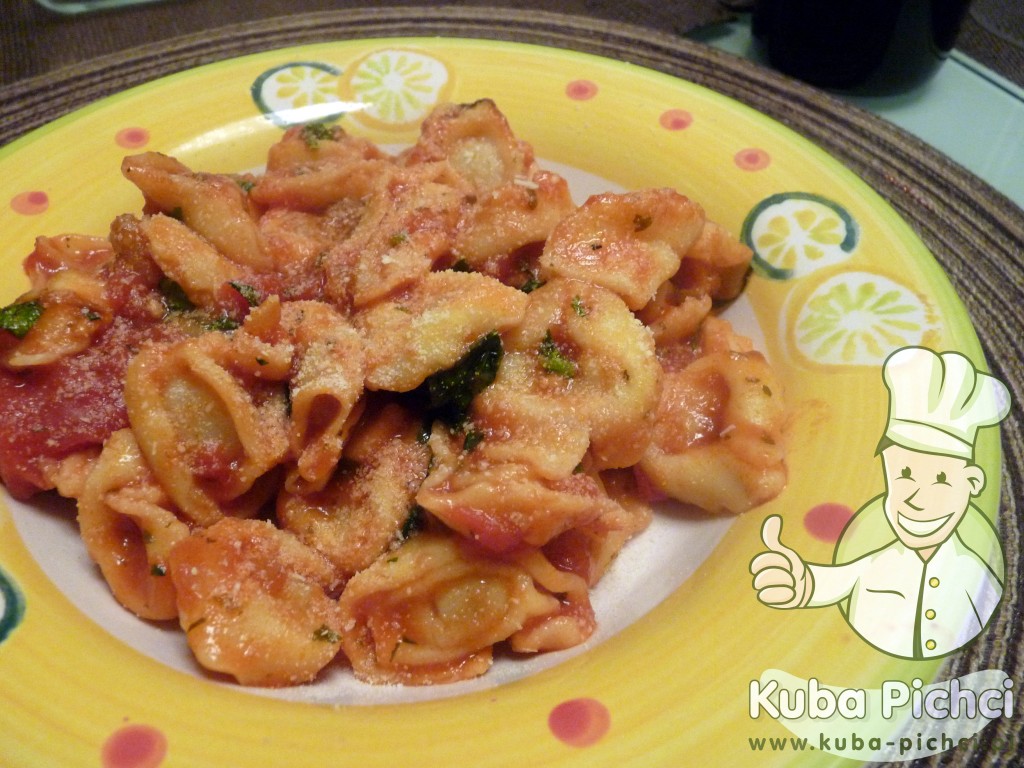 Tortellini w sosie pomidorowym