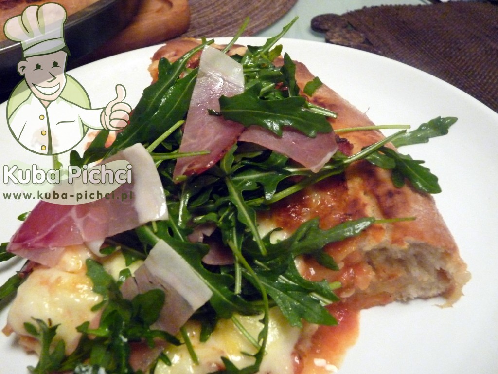 Pizza z rukolą i szynką parmeńską