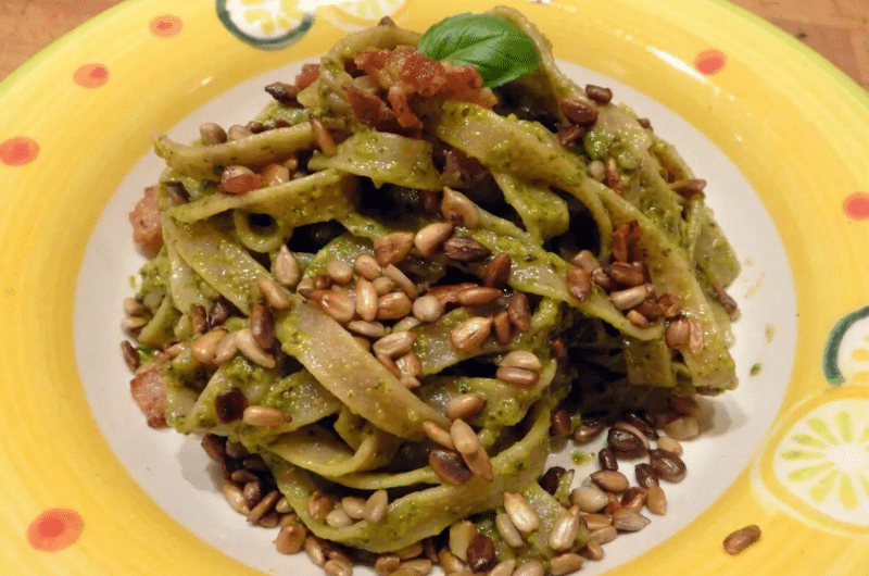Tagliatelle z pesto i boczkiem