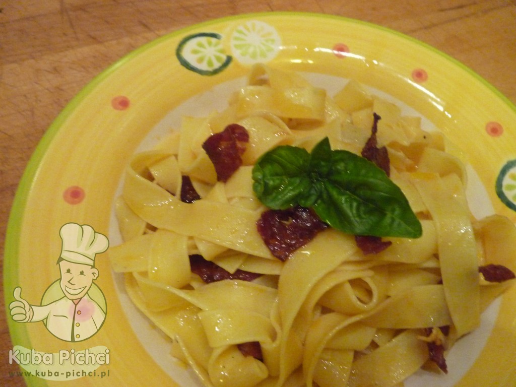 Makaron tagliatelle z chorizo