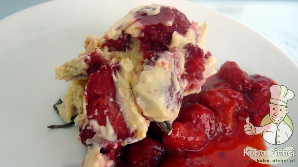 Parfait truskawkowy