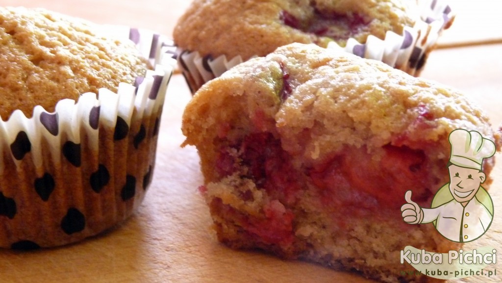 Delikatne muffiny z truskawkami