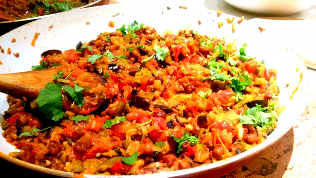 Curry z bakłażanem, okrą i ciecierzycą