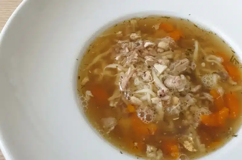 Rosół z pieczonego kurczaka